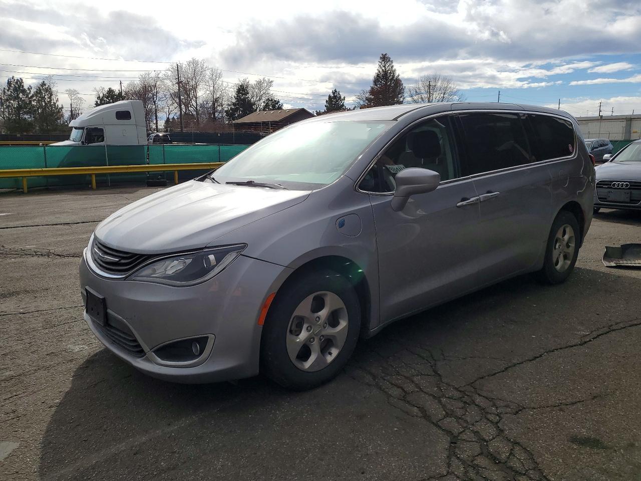 2019 Chrysler Pacifica Hybrid Touring Plus FWD