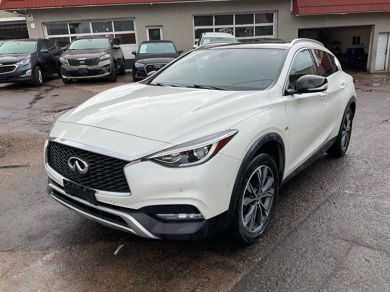 2017 Infiniti QX30 Premium AWD *Ltd Avail*