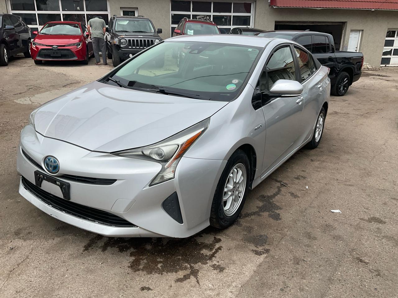 2017 Toyota Prius Three Touring (Natl)