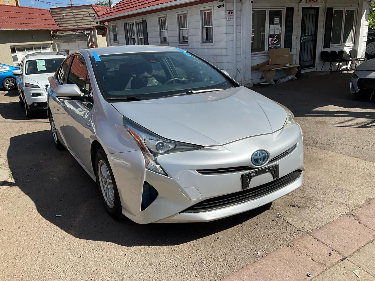 2017 Toyota Prius Three Touring (Natl)