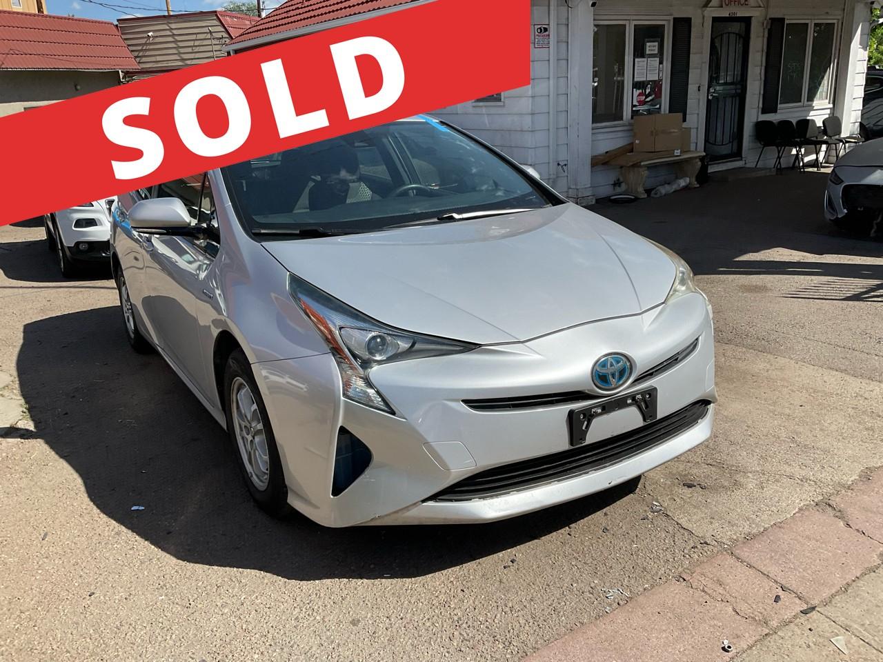 2017 Toyota Prius Three Touring (Natl)