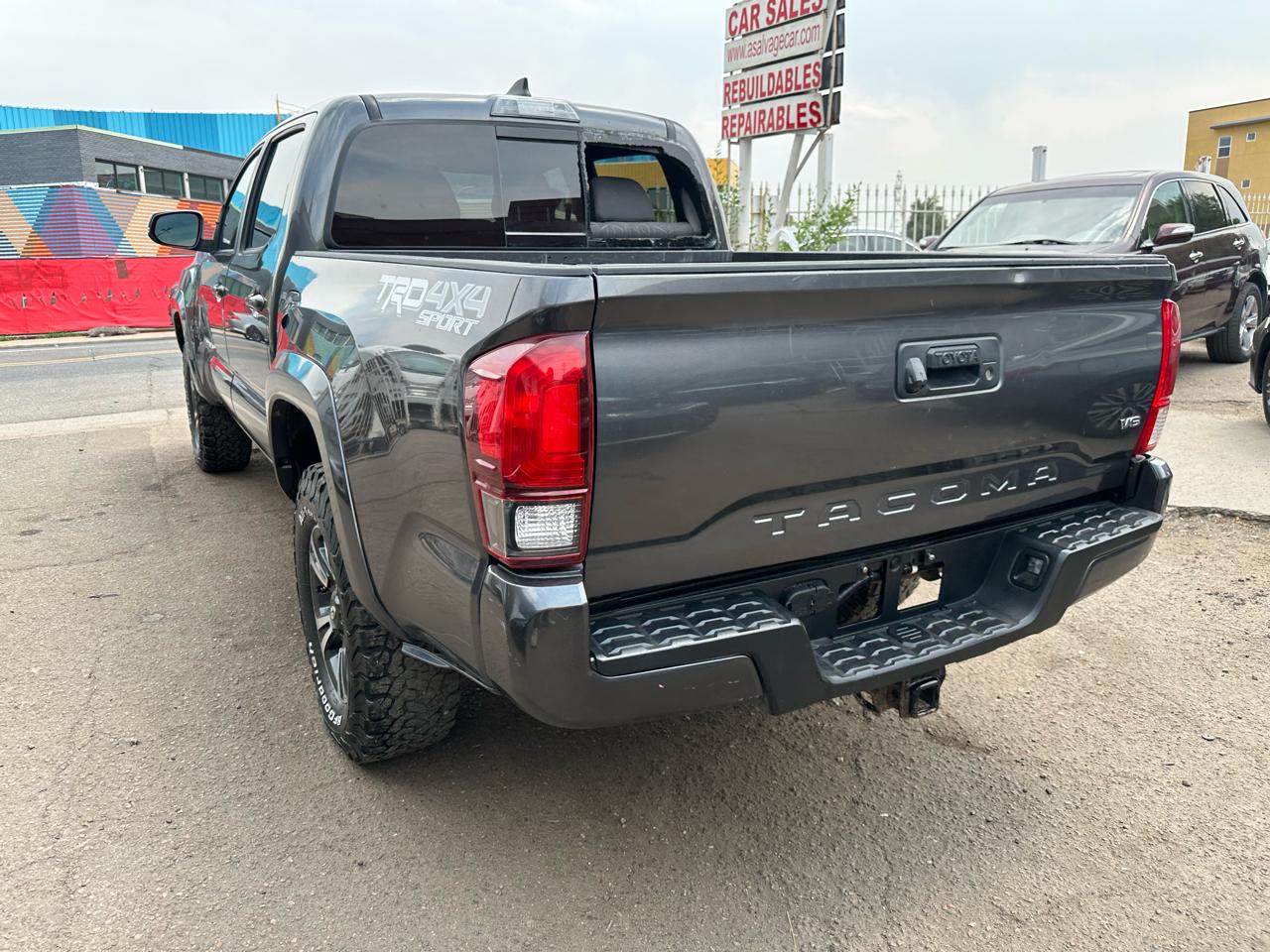 2017 Toyota Tacoma TRD Off Road Double Cab 5' Bed V6 4x4 MT (Natl)