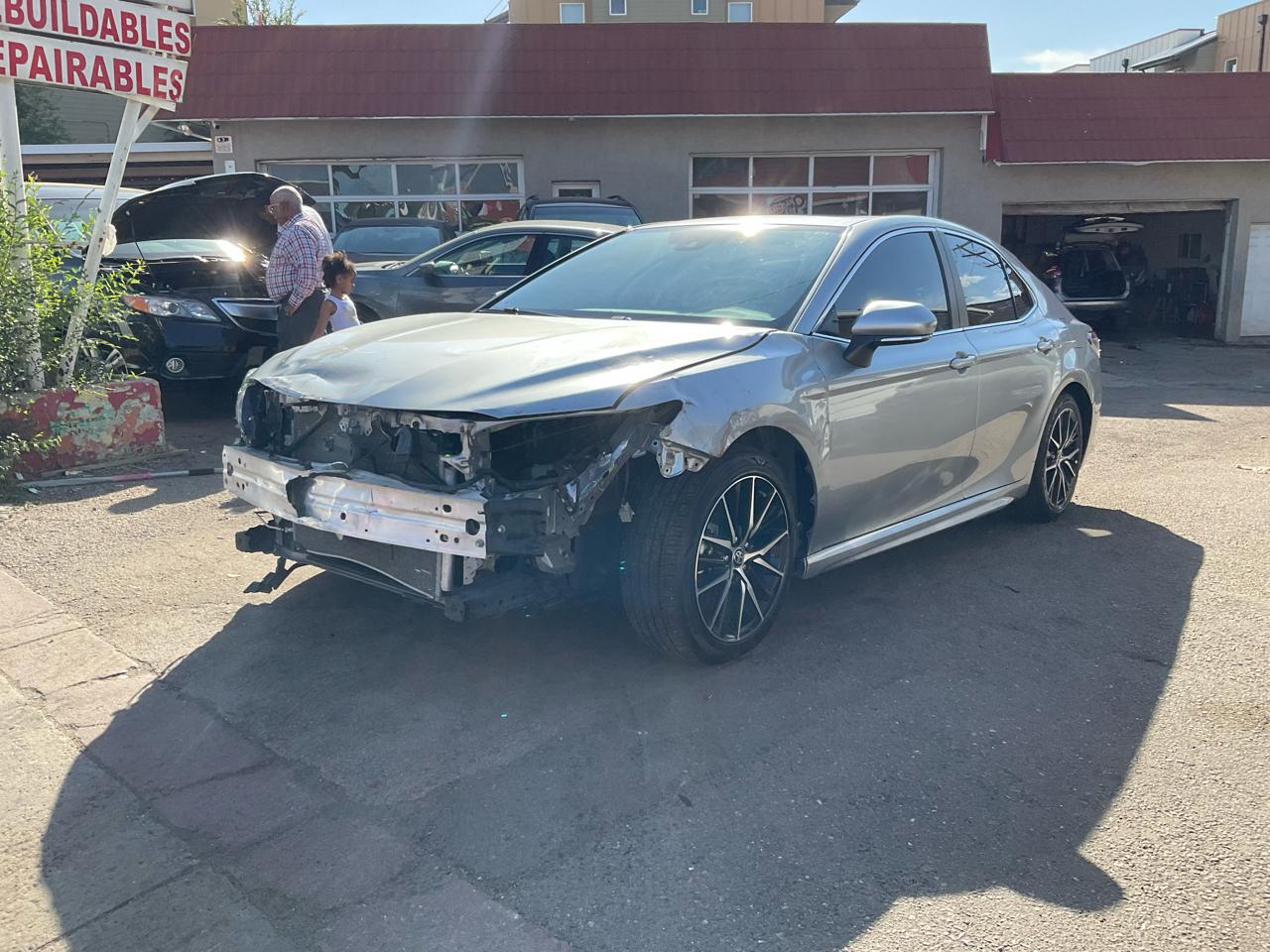 2021 Toyota Camry SE Auto (Natl)