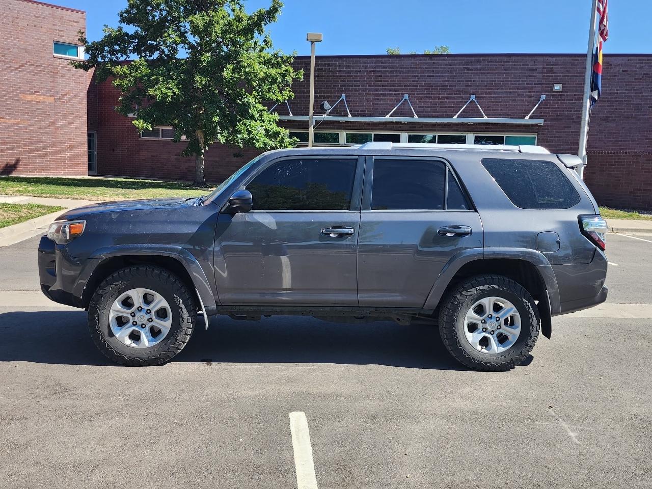 2017 Toyota 4Runner SR5 4WD (Natl)