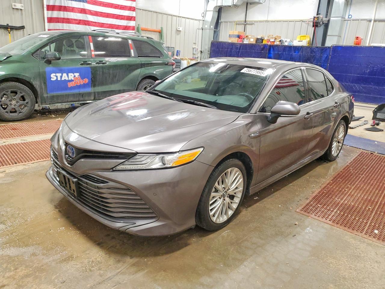 2018 Toyota Camry Hybrid LE CVT (Natl)