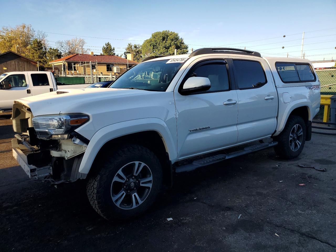 2017 Toyota Tacoma TRD Off Road Double Cab 5' Bed V6 4x4 MT (Natl)