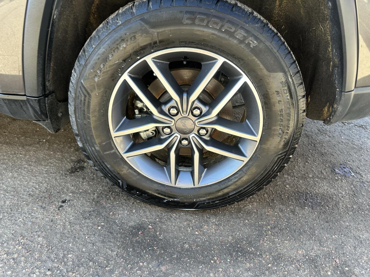 Jeep Grand Cherokee photo 18