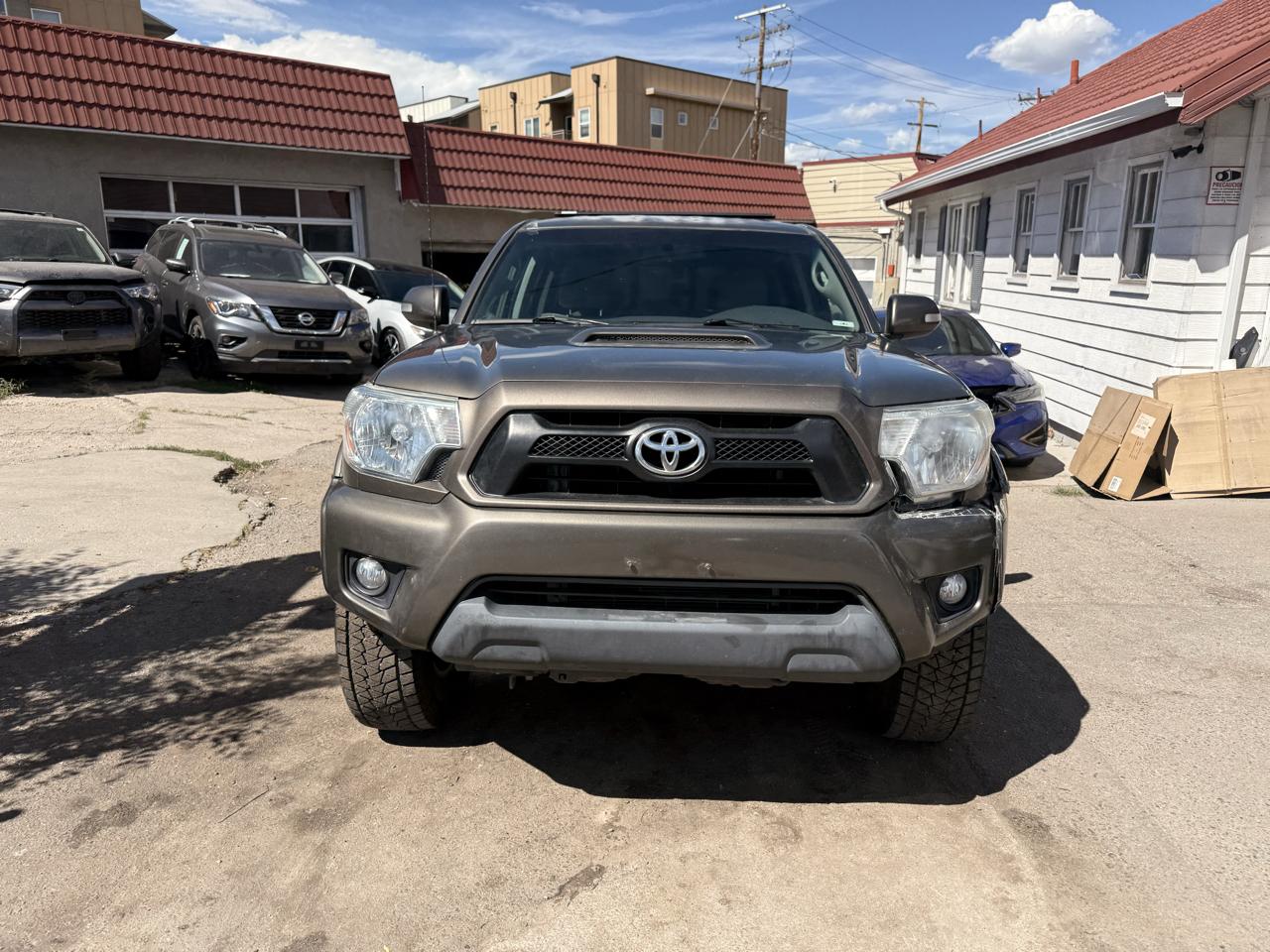 Toyota Tacoma photo 3