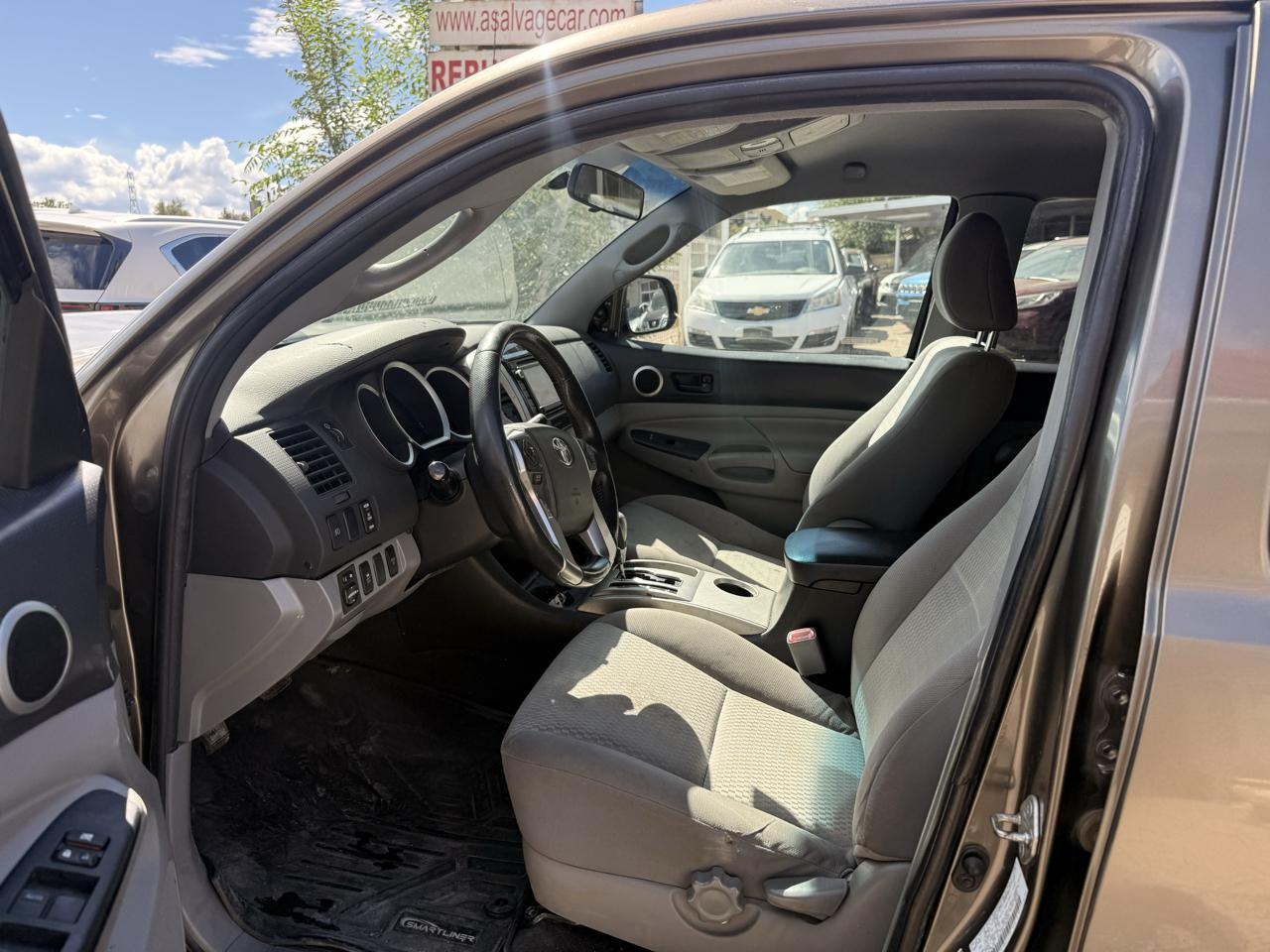Toyota Tacoma photo 9