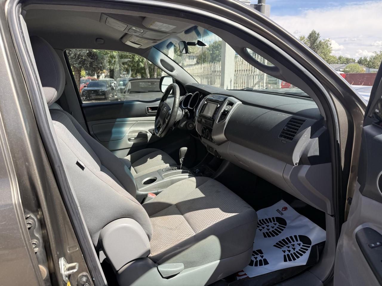 Toyota Tacoma photo 12