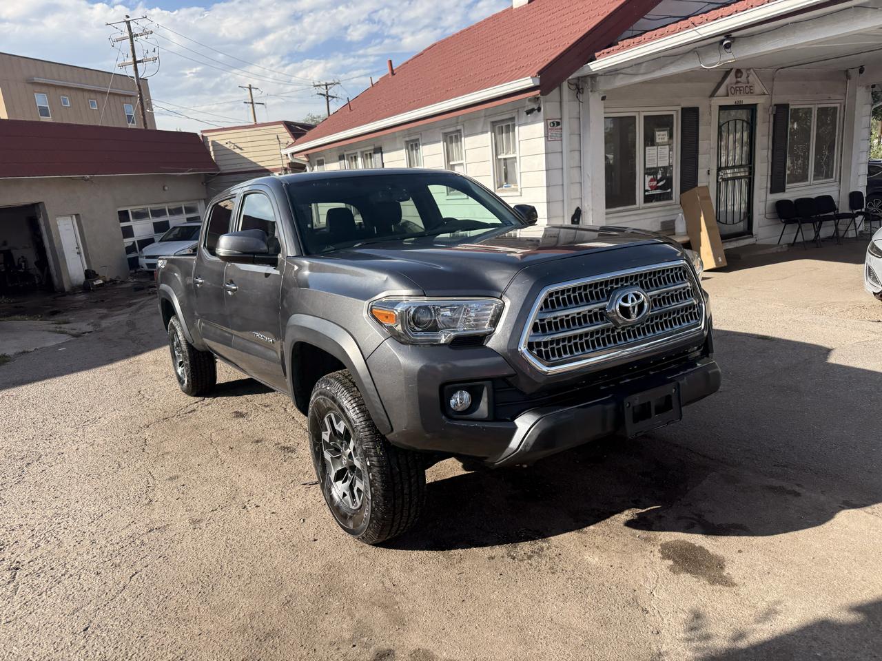 2017 Toyota Tacoma TRD Off Road Double Cab 6' Bed V6 4x4 AT (Natl)