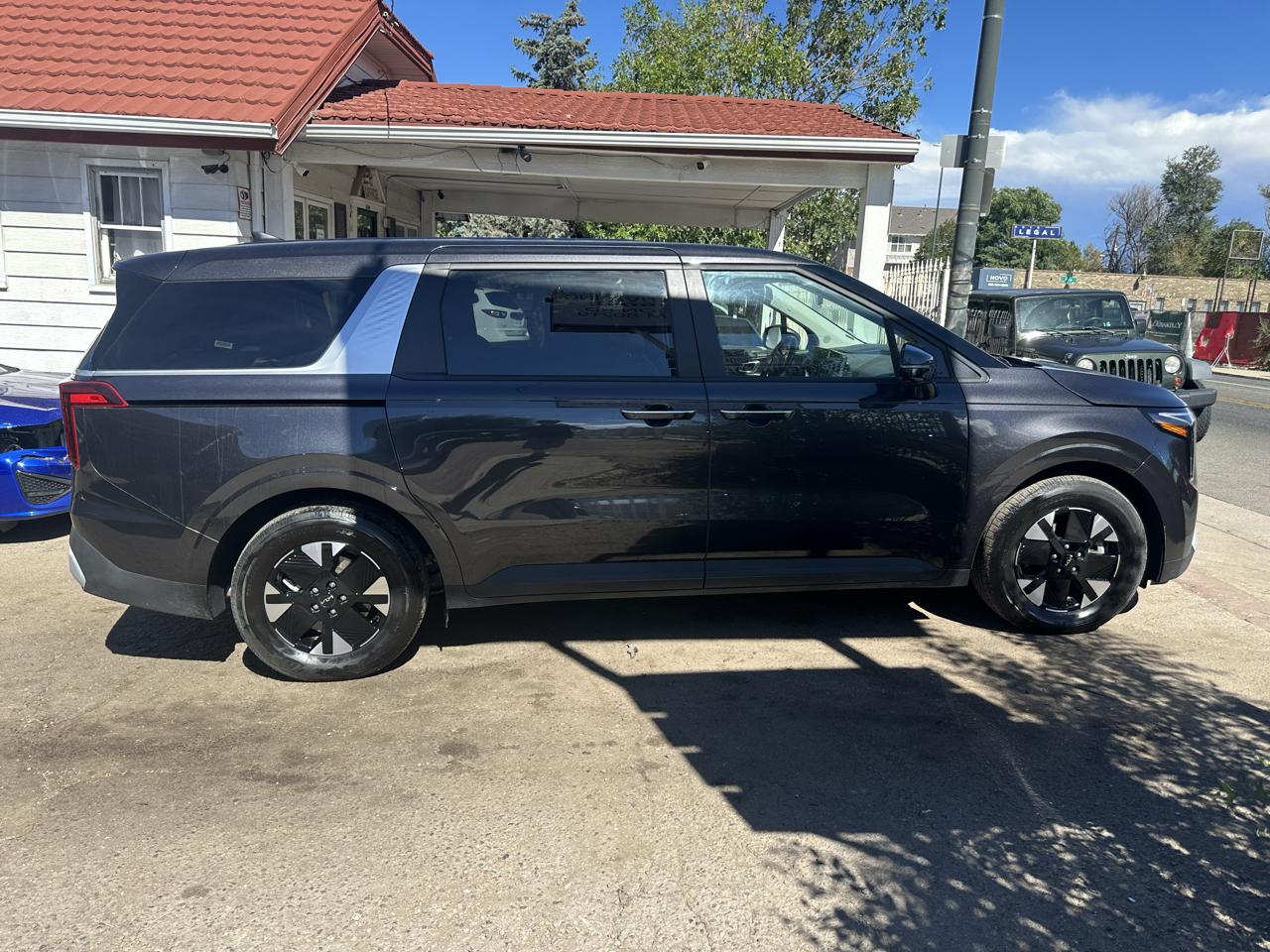 Kia Carnival photo 2