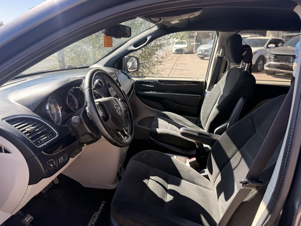 Dodge Grand Caravan photo 9