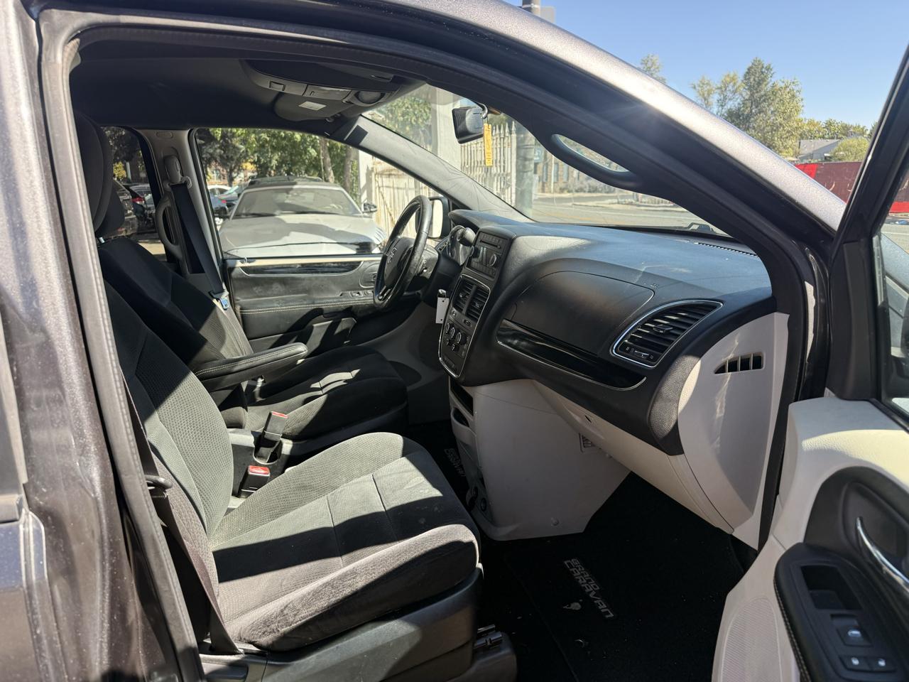 Dodge Grand Caravan photo 12
