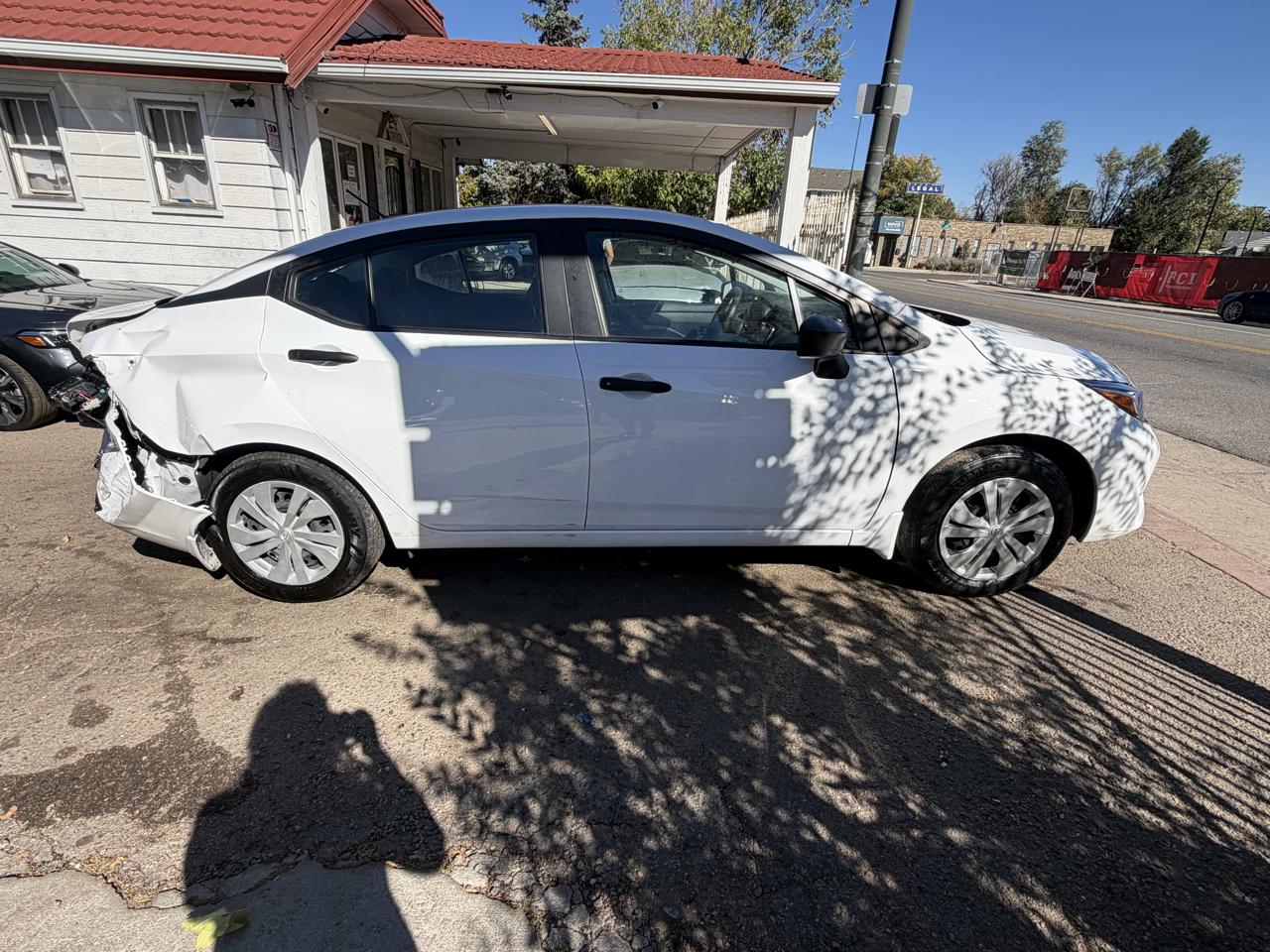 Nissan Versa photo 4
