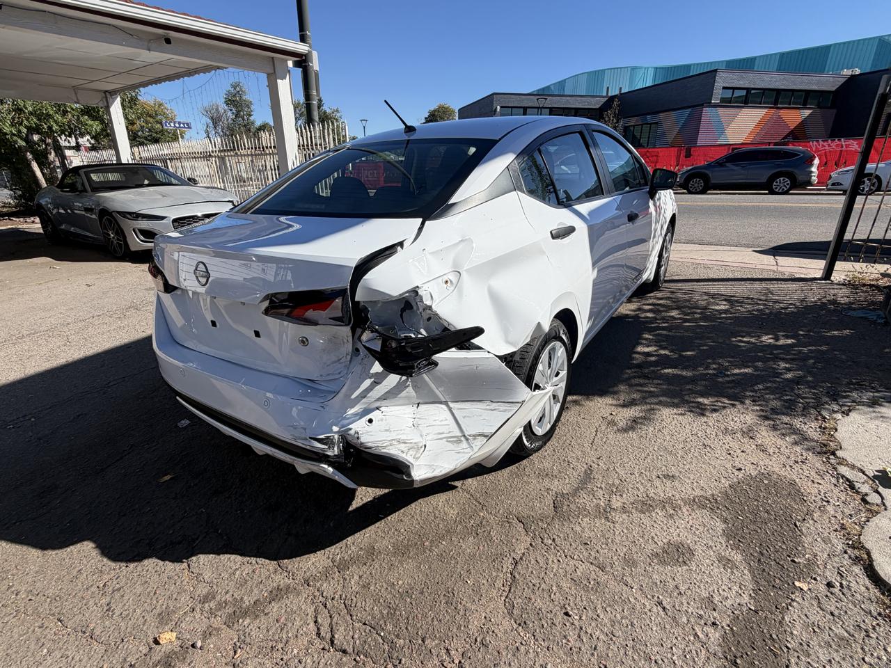 Nissan Versa photo 5