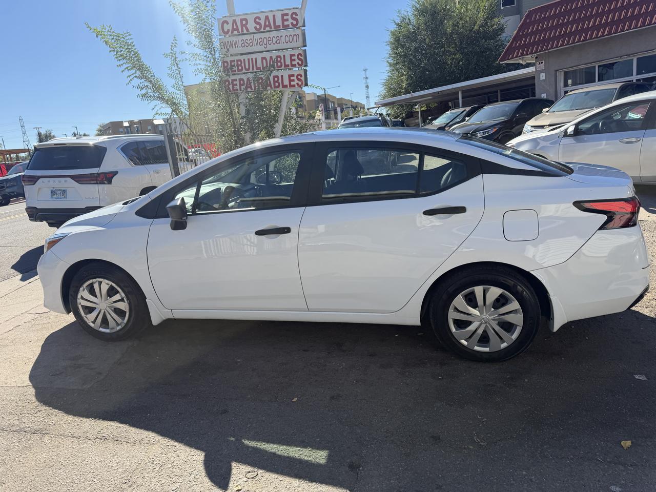 Nissan Versa photo 8