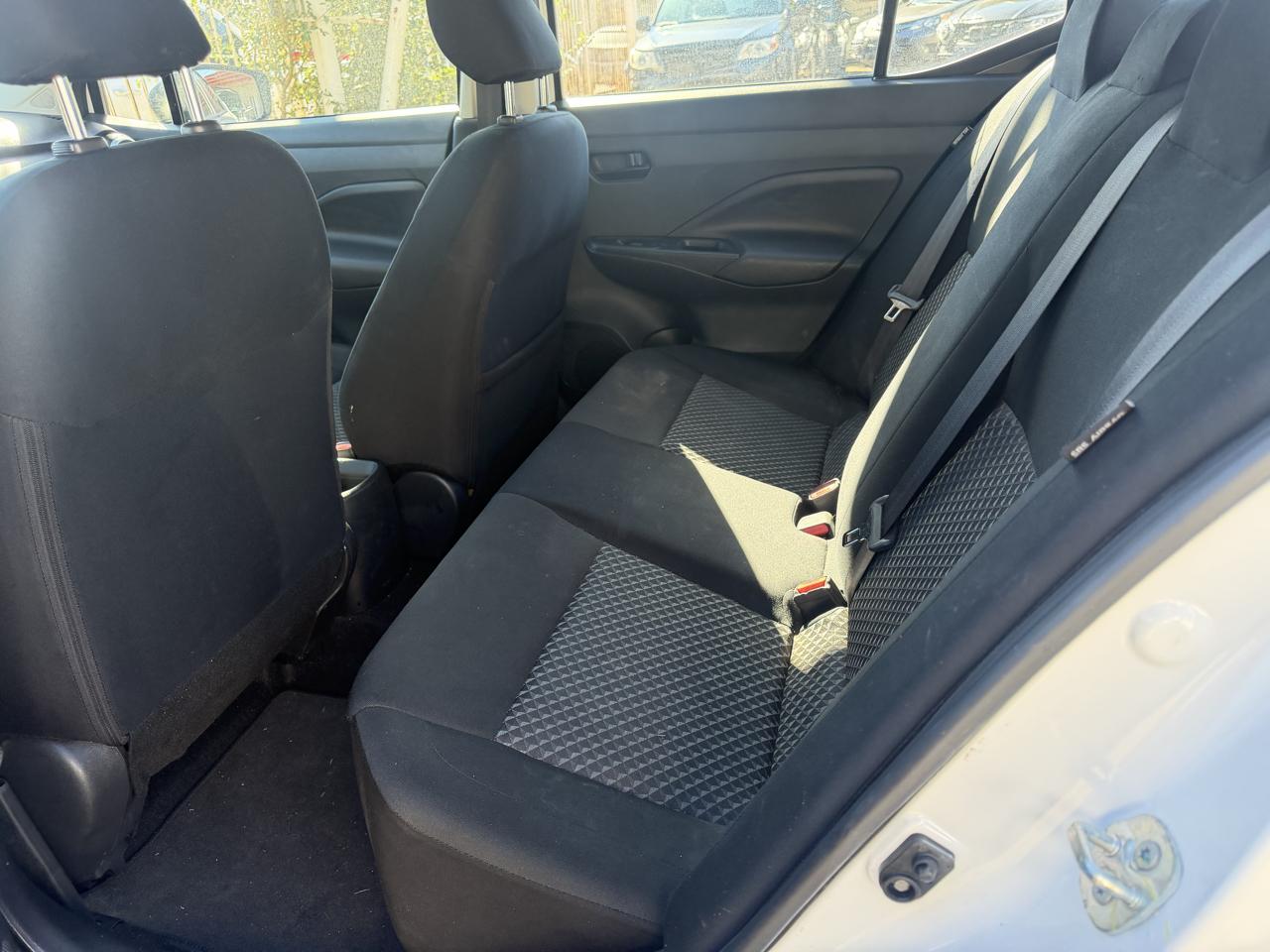 Nissan Versa photo 10