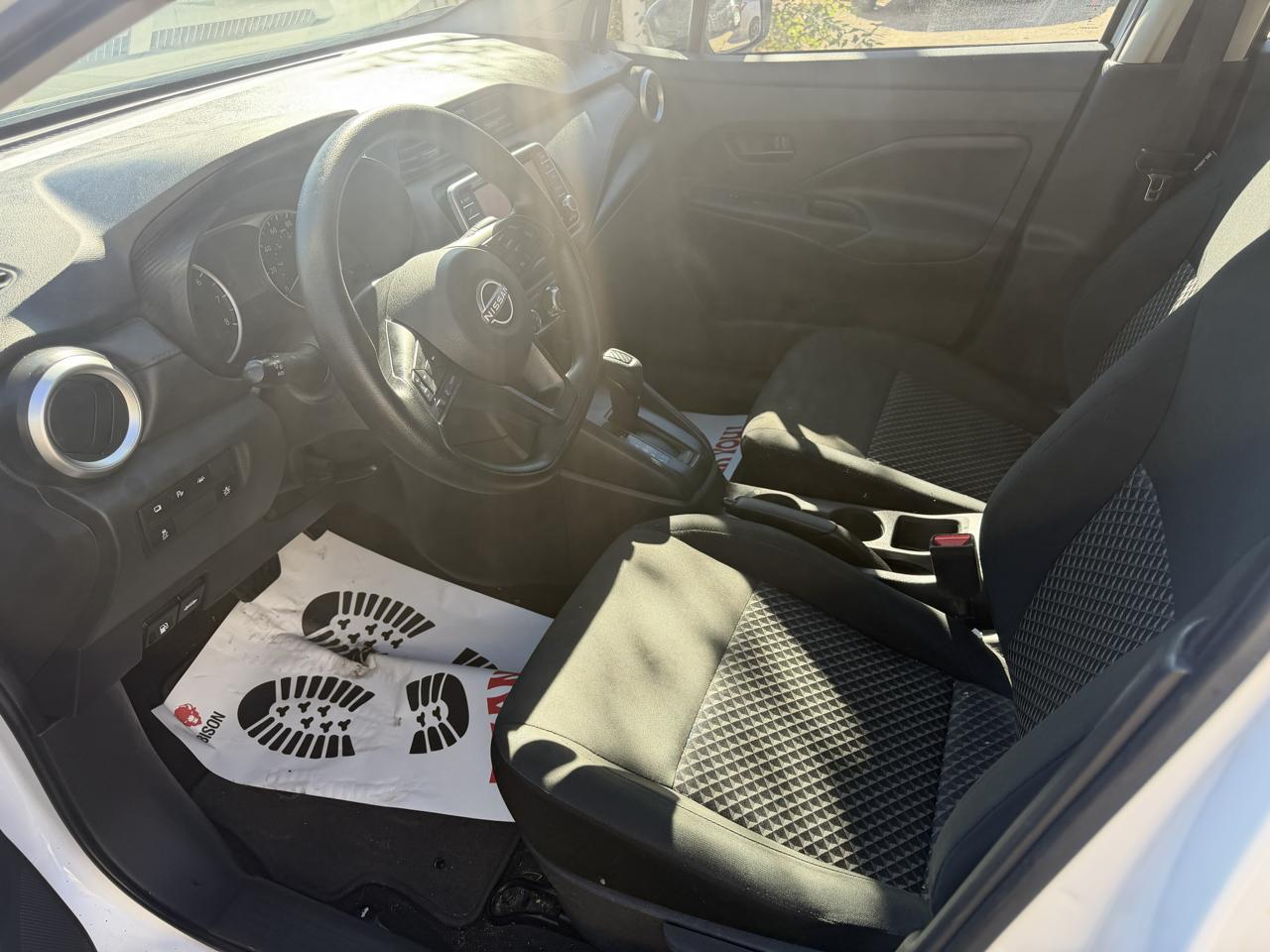 Nissan Versa photo 11