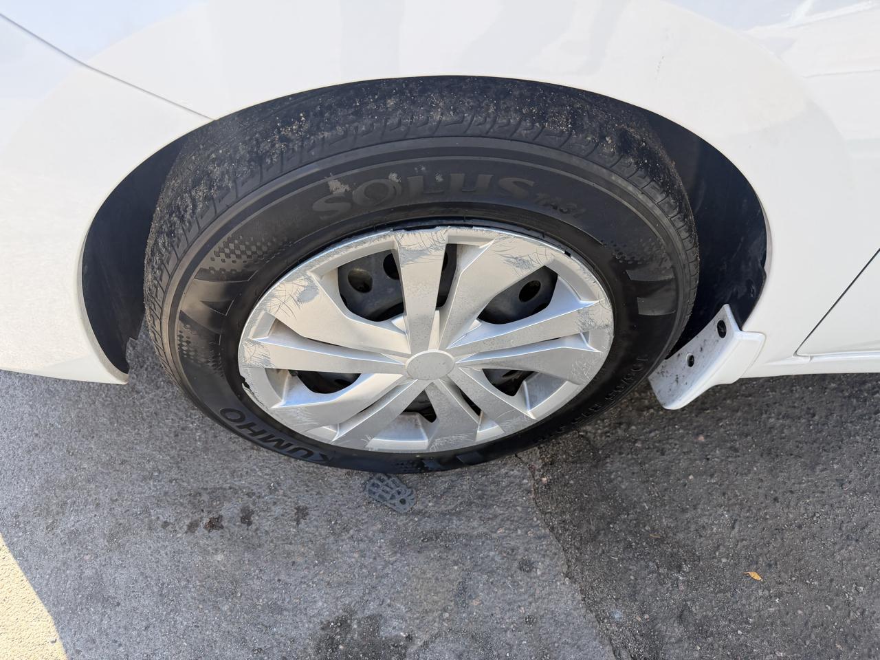 Nissan Versa photo 15