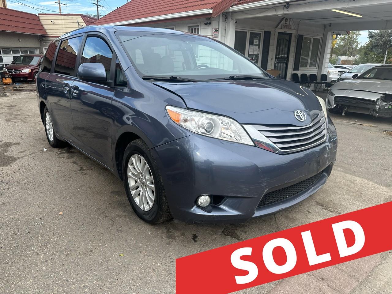 2017 Toyota Sienna XLE Auto Access Seat FWD 7-Passenger (Natl)
