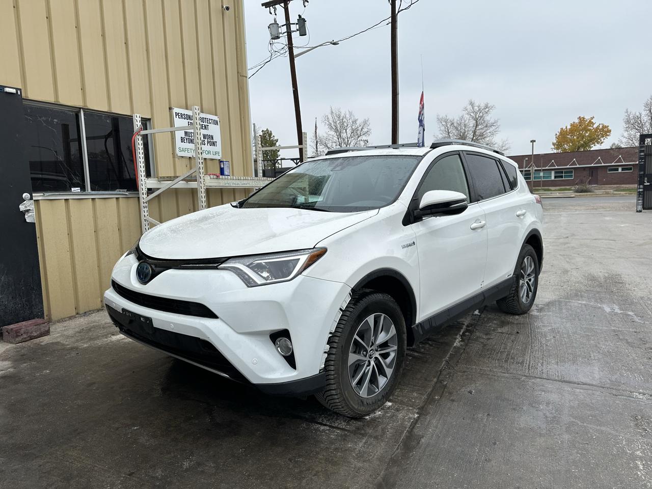 2018 Toyota RAV4 Hybrid LE AWD (Natl)