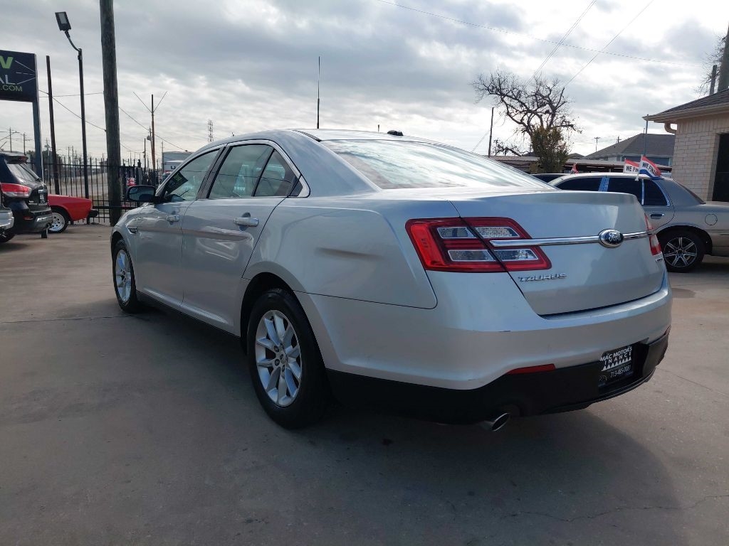 Ford Taurus SE FWD 2014