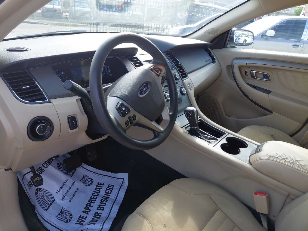Ford Taurus SE FWD 2014