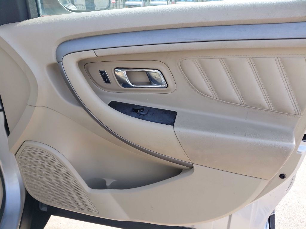 Ford Taurus SE FWD 2014