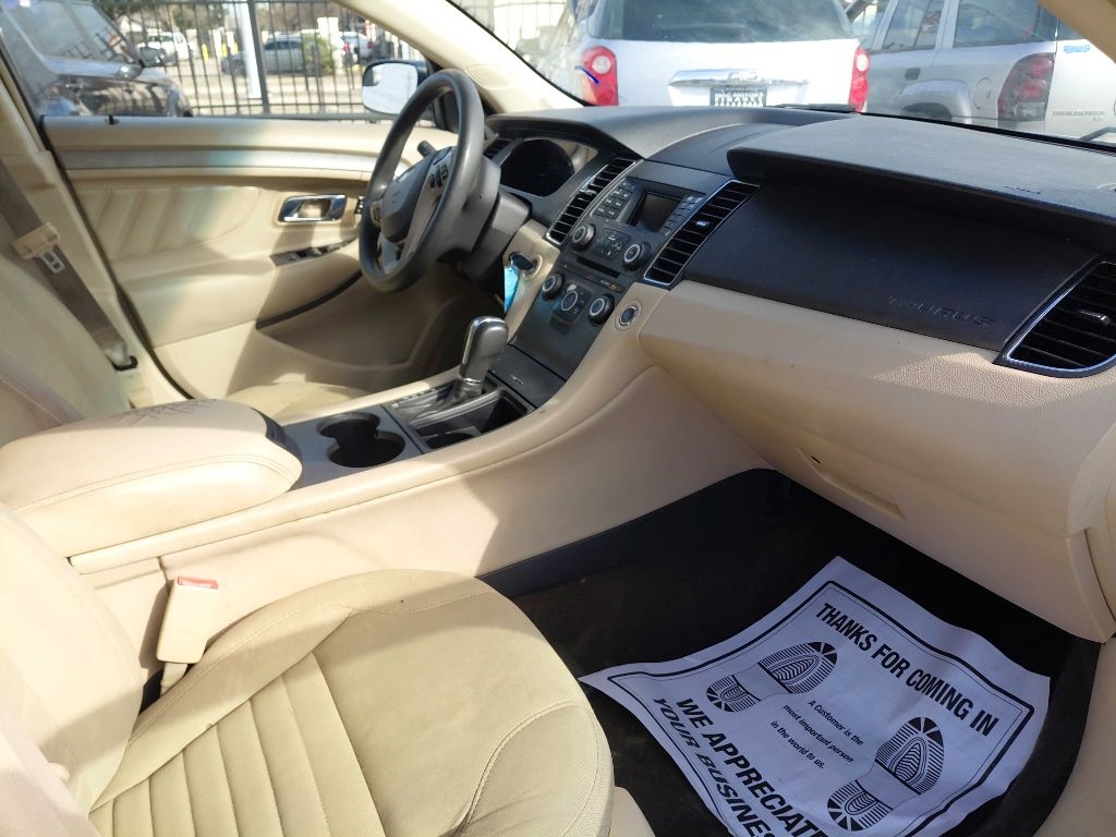 Ford Taurus SE FWD 2014