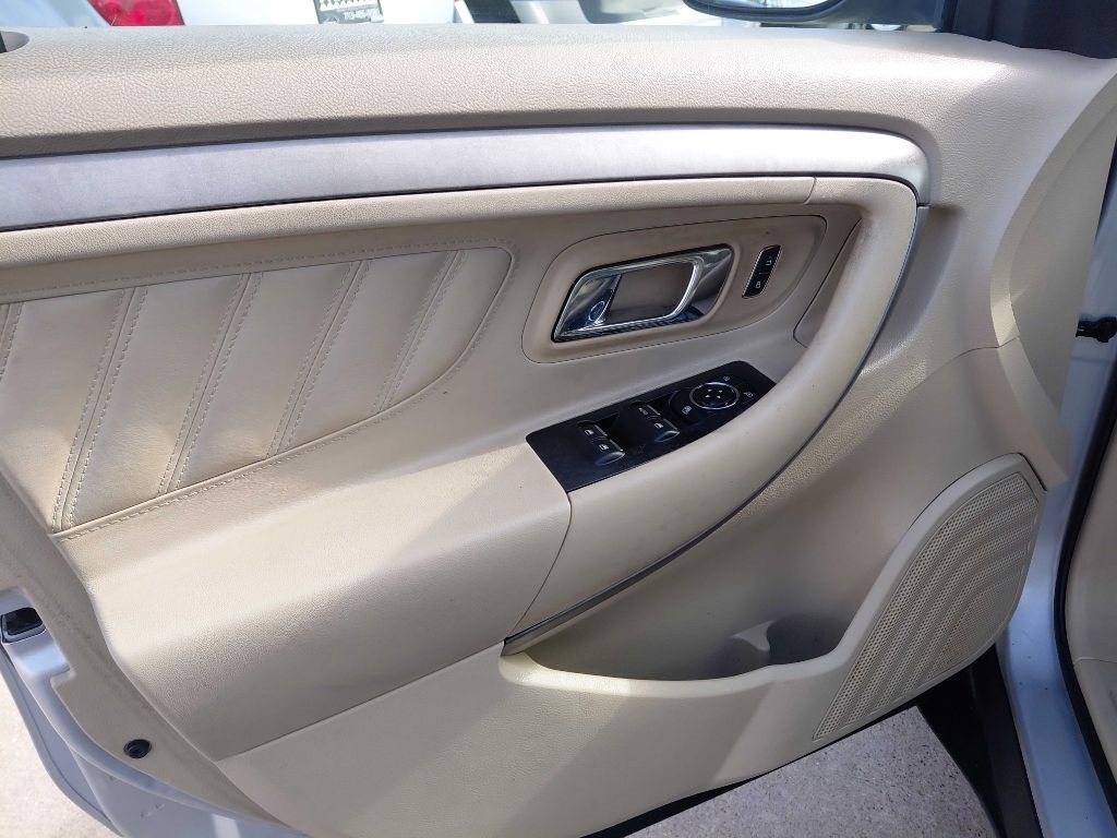 Ford Taurus SE FWD 2014