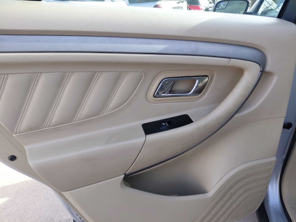 Ford Taurus SE FWD 2014