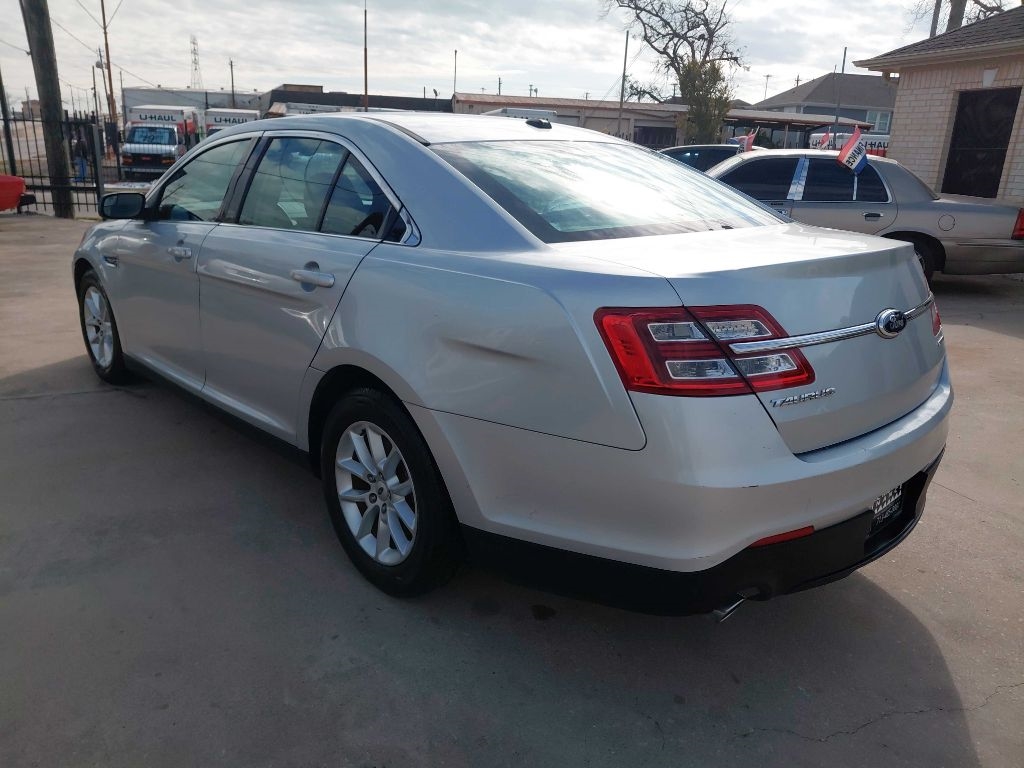 Ford Taurus SE FWD 2014