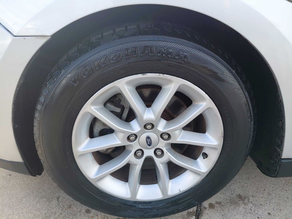 Ford Taurus SE FWD 2014