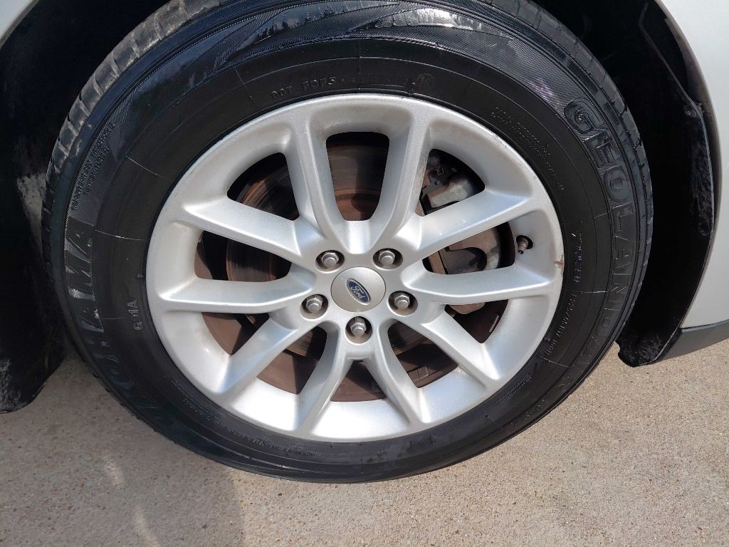 Ford Taurus SE FWD 2014