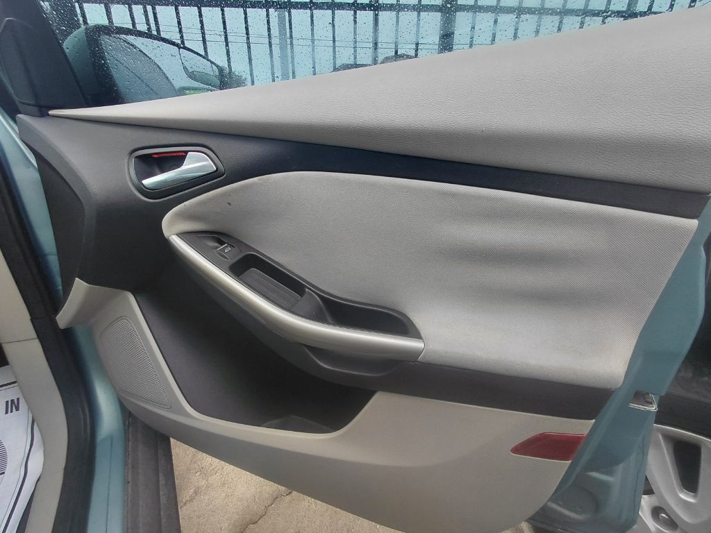 Nissan Pathfinder S 2WD 2013