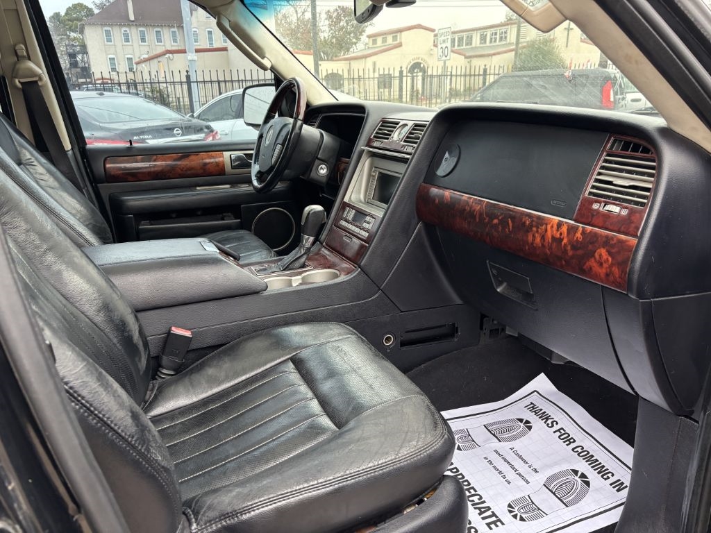 Lincoln Navigator Luxury 2WD 2003