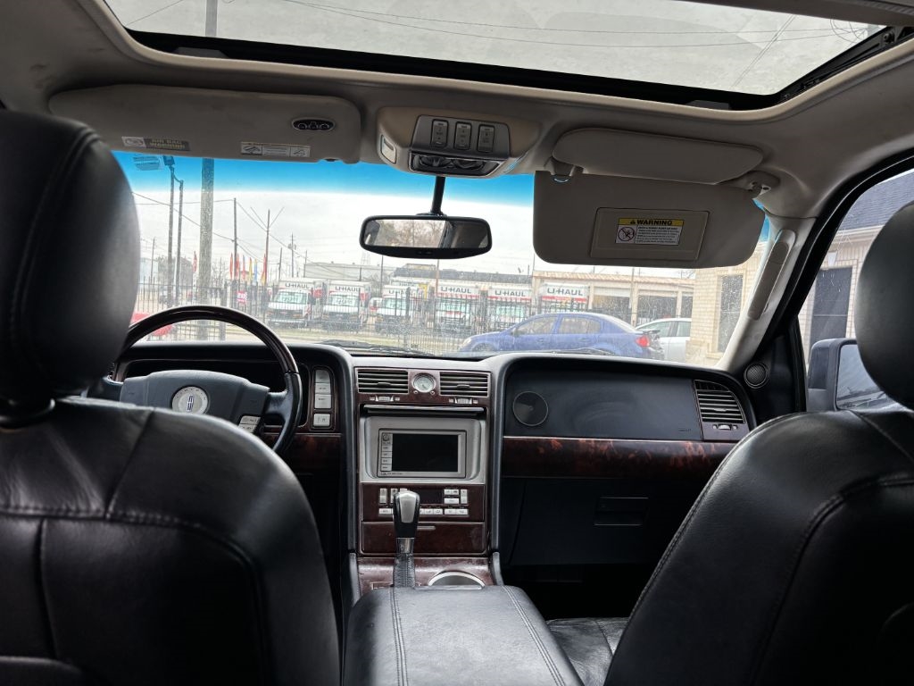 Lincoln Navigator Luxury 2WD 2003