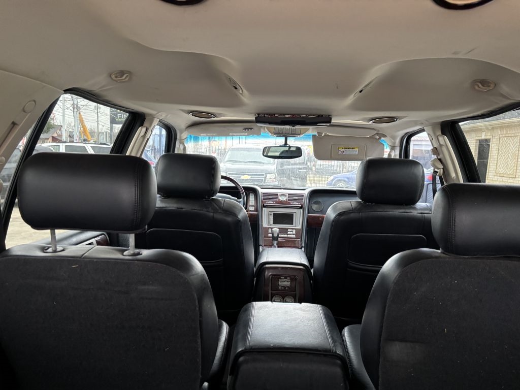 Lincoln Navigator Luxury 2WD 2003