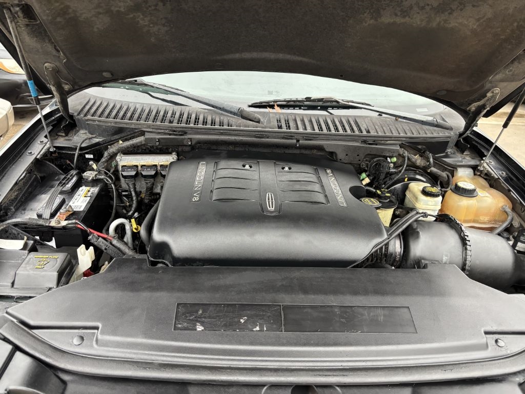 Lincoln Navigator Luxury 2WD 2003