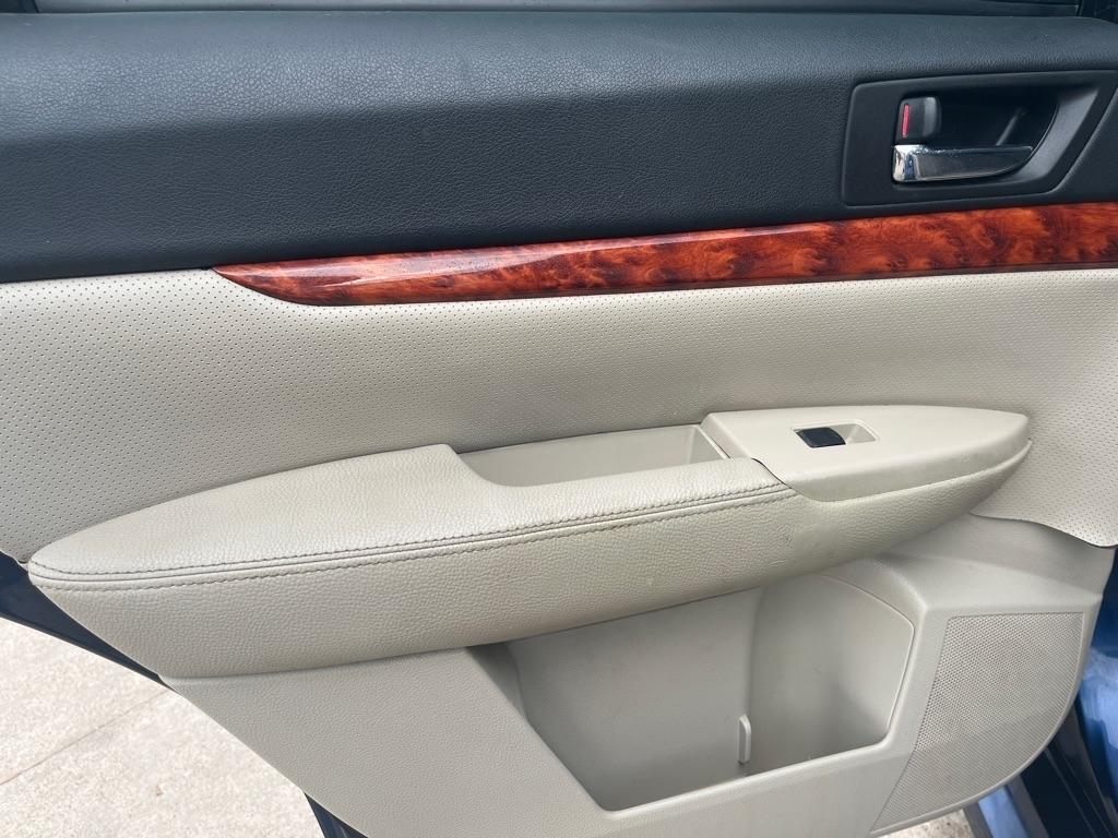 Subaru Legacy 3.6R Limited 2010