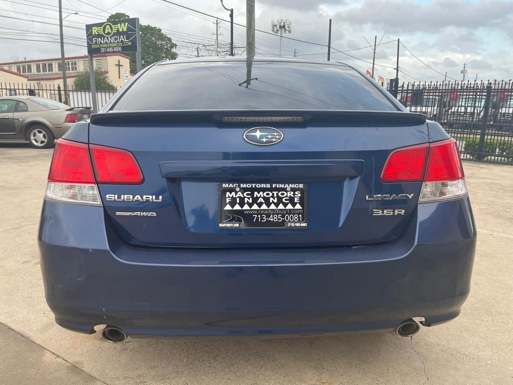 Subaru Legacy 3.6R Limited 2010