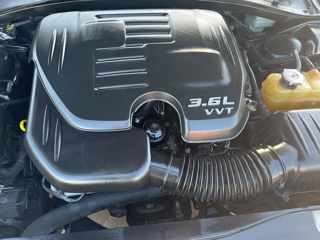 Dodge Charger SE 2011