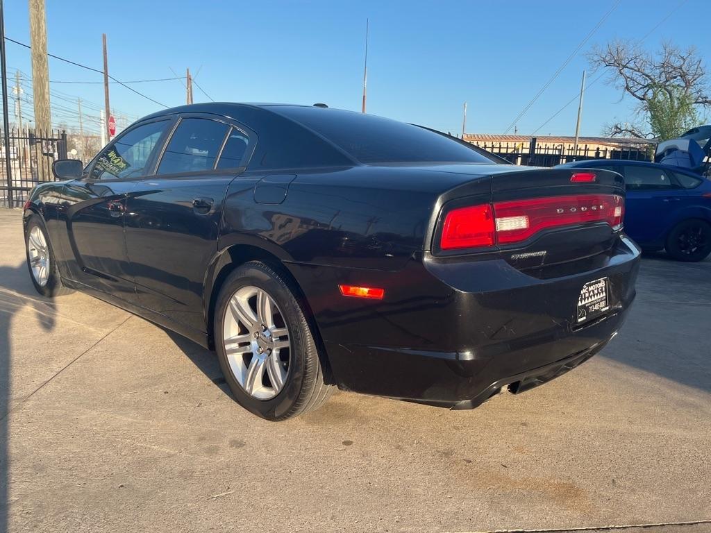 Dodge Charger SE 2011