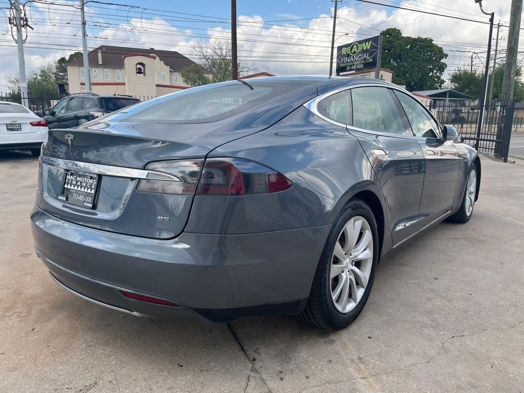 Tesla Model S Signature 2013