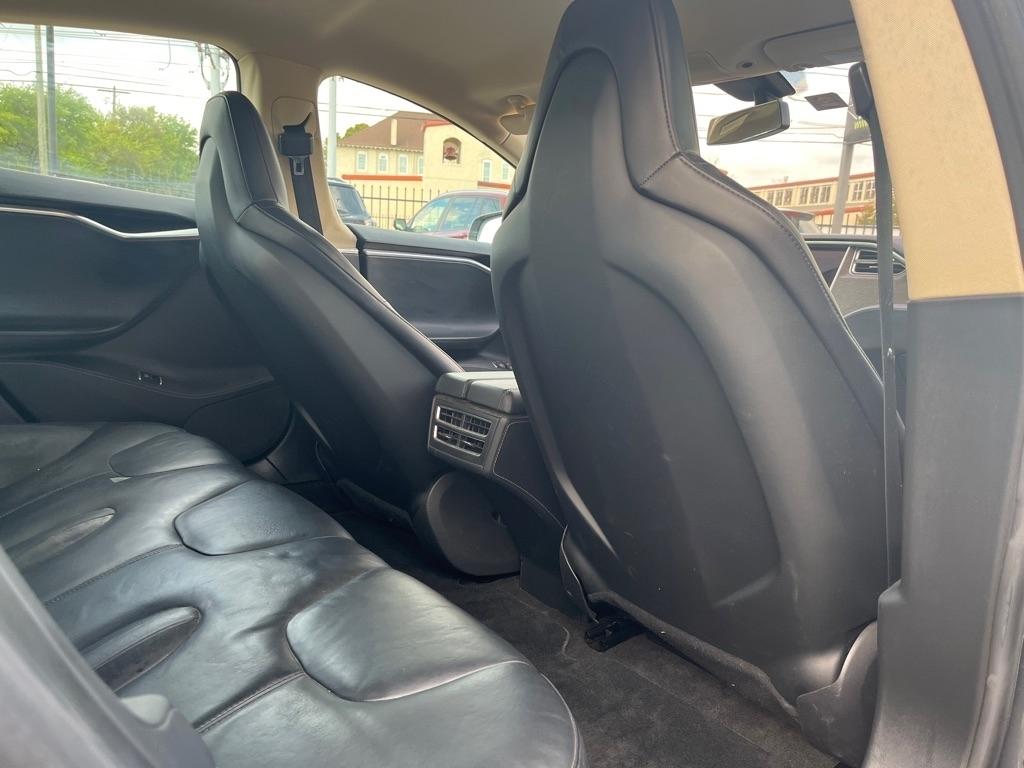 Tesla Model S Signature 2013