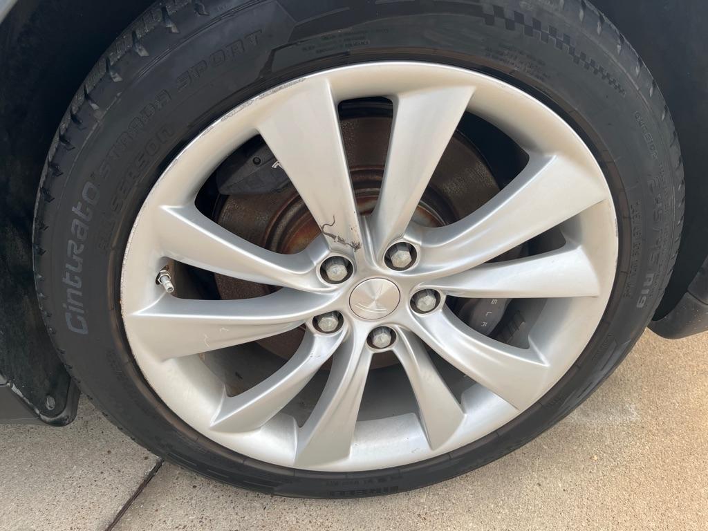 Tesla Model S Signature 2013