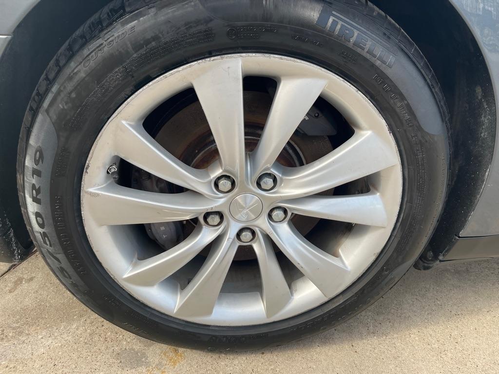 Tesla Model S Signature 2013