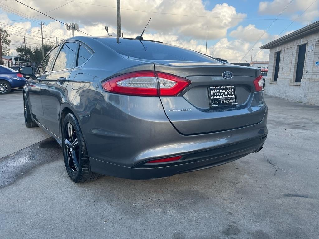 Ford Fusion SE 2013