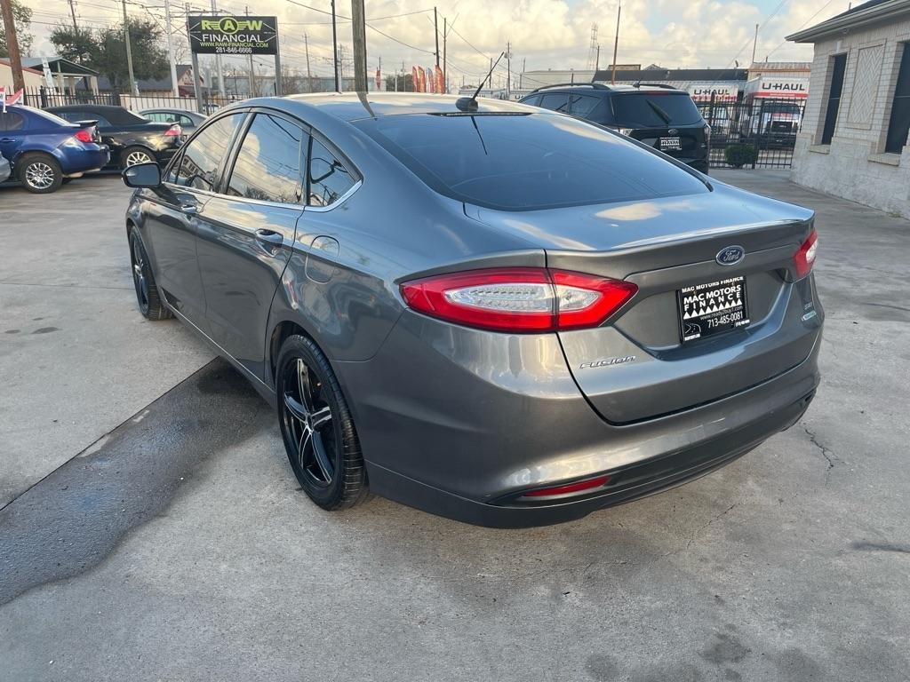 Ford Fusion SE 2013